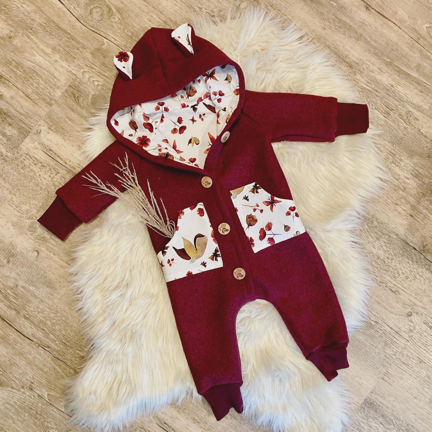 Handgenähter Baby-Overall